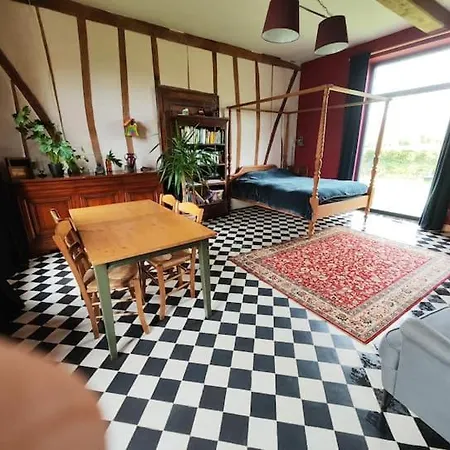 Chambre Spacieuse Avec Vue Sur Clocher Verchin