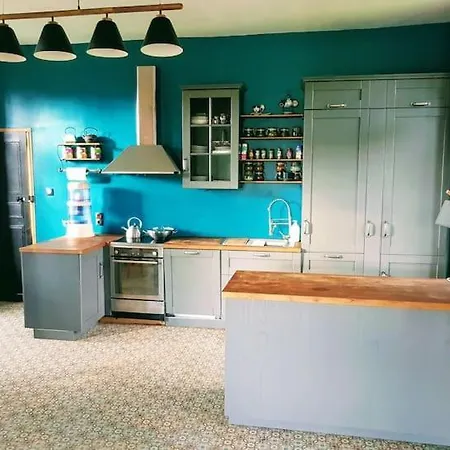 Chambre Spacieuse Avec Vue Sur Clocher