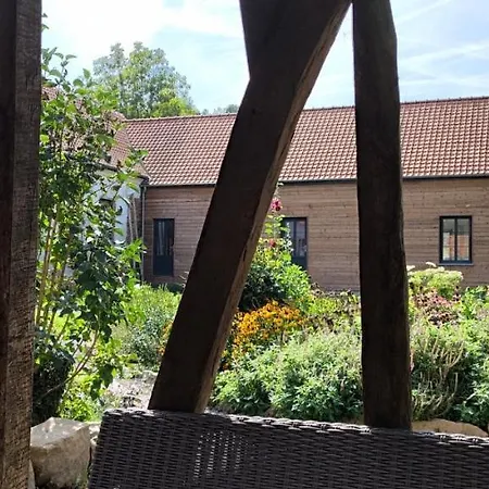 Chambre Spacieuse Avec Vue Sur Clocher